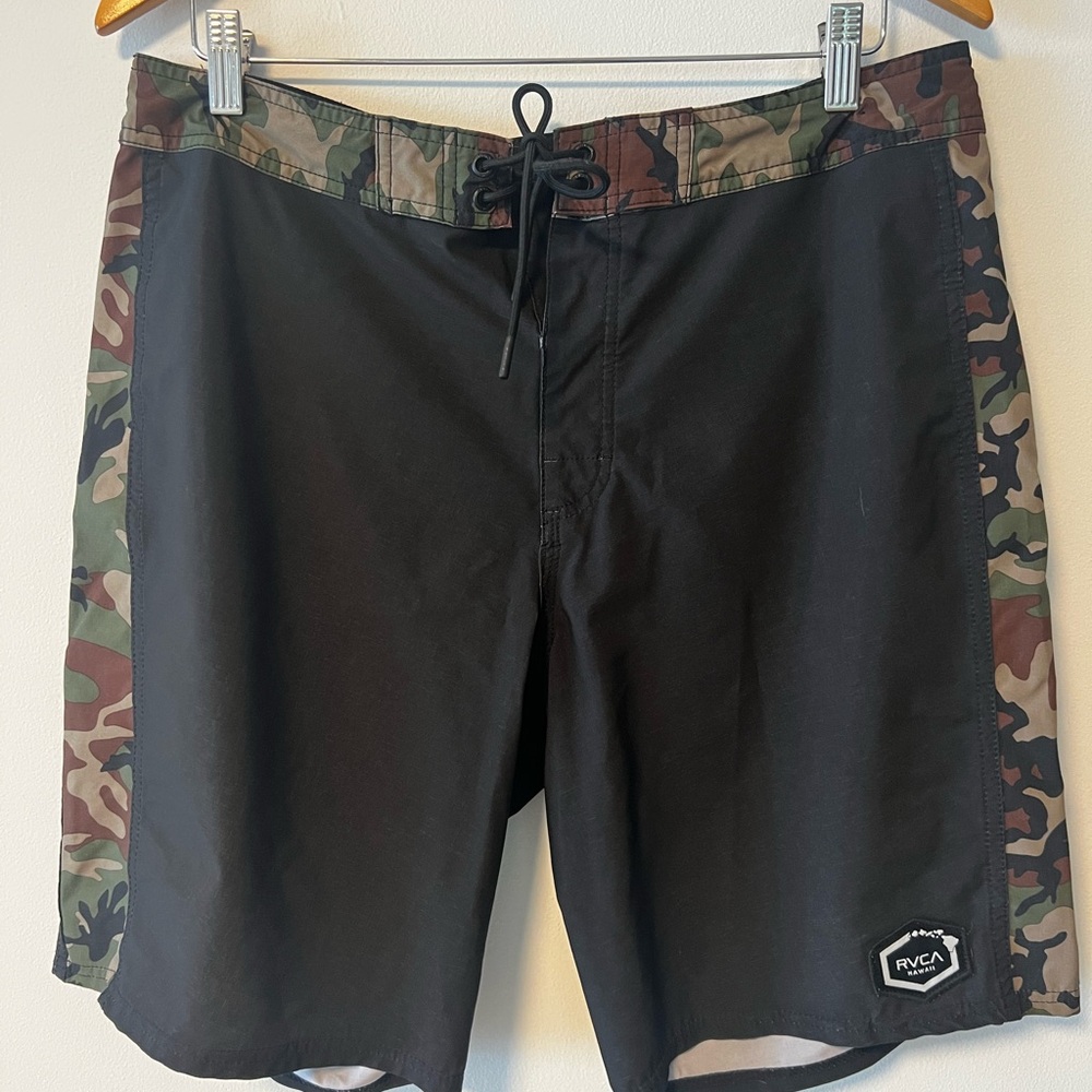 RVCA Men's Black and Camo Board Shorts